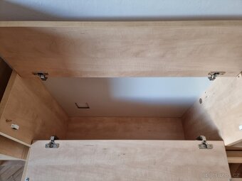 Sestava postel, skříňka a poličky. - 3