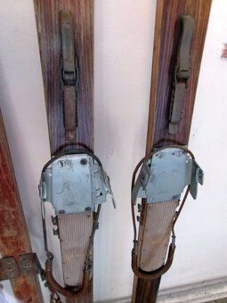 Historické lyže a brusle - 3