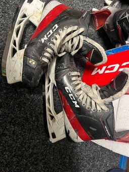 Hokejové brusle CCM JetSpeed FT4 Pro - 3