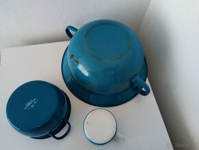 Modré, staré, smaltované nádobí - 3