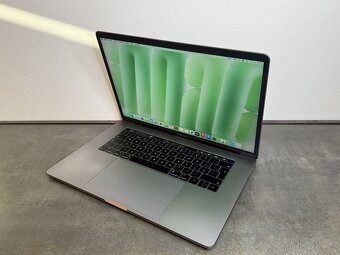 Macbook Pro 15" 2019 / I9 / 16GB / 512GB / Space gray - 3