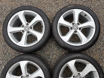 Alu orig letni sada VW Brooklyn 5x112 7,5J ET49 225/45 R17 - 3