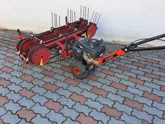 Pásový obraceč sena vari - 3