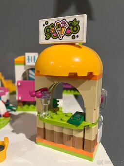 LEGO® Friends 41313 Letní bazén v městečku Heartlake - 3