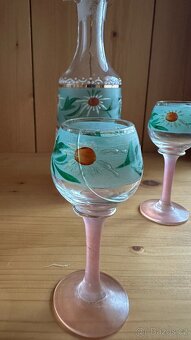 Stará ručně malovaná karafa se sklenicemi - 3