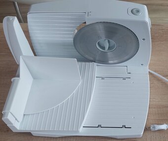 Kráječ na chleba ZELMER ZFS1017 - 3