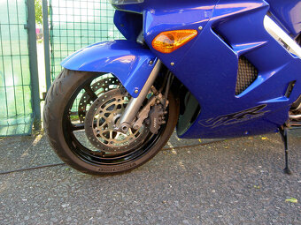 Honda VFR 800 - 3