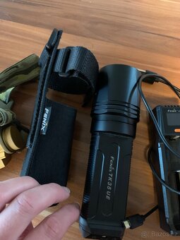 Set: baterka Fenix TK35UE + čelovka Fenix HL60R + nabíječka - 3