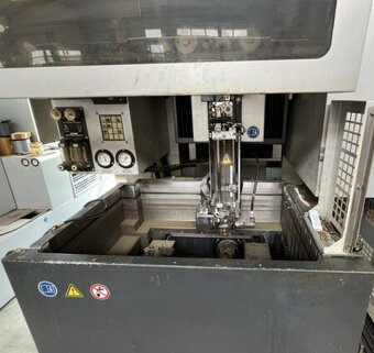 Elektroerozivní stroje - drátové řezačky AQ 300L - 3