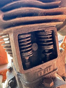 Ariel 550 SV - motor - 3