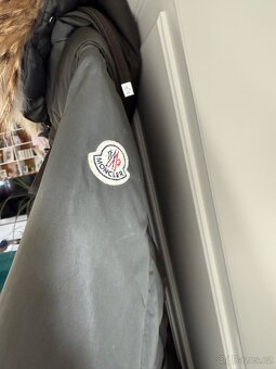 Perova bunda Moncler s myvali kozesinou - 3