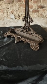 Starý, Ozdobný Litinový Stojan na Deštníky a Hůlky 🏰 - 3