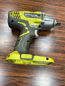 Rázový utahovak Ryobi R18Wi3 - 3