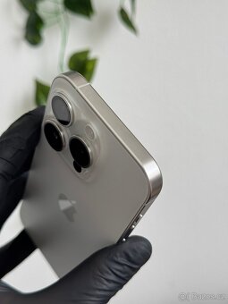 iPhone 15 Pro 128GB eSIM bílý titan - 3