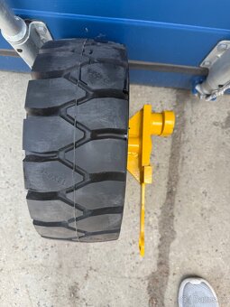Přídavné kolečko pro kontejner – těžká konstrukce, NOVÉ - 3