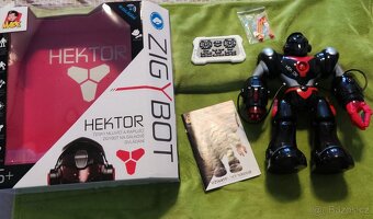 MaDe robot Hektor mluví česky a rapuje - 3