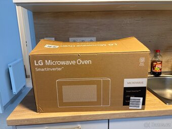 Prodám mikrovlnou troubu LG MS23NECBW - 3