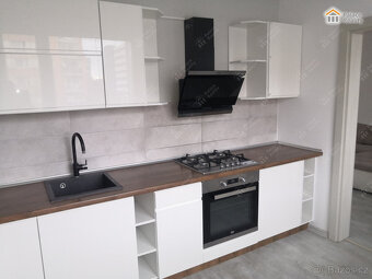 Pronájem moderního bytu 3+1 s lodžií v Jičíně - 3