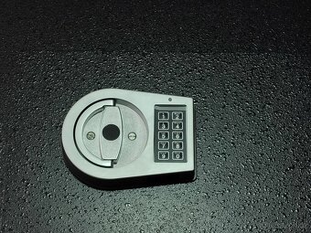 Nábytkový trezor - 3