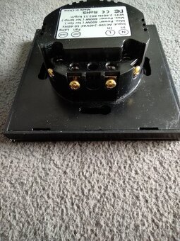 Prodám smart wifi spínač na světlo a stropní ventilátor - 3