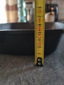 Prodám LITINOVÝ PEKÁČ - 3