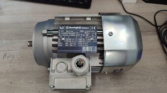 Elektromotor s převodovkou - 3