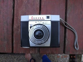 Prodám sběrateli staré fotoaparáty, kameru 8mm,promítačku - 3