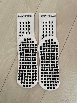 Výborné protiskluzové ponožky - grip socks - 3