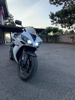 Yamaha YZF 1000 R1 - 3