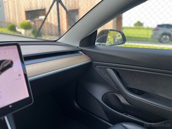 Tesla model 3 - 3