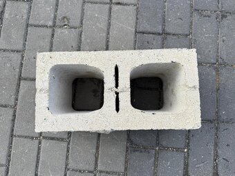 Okrasná tvárnice Bílá jednostranná - 3