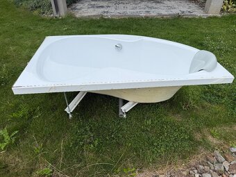 Rohová vana Ravak,  včetně sifonu a nožiček - 3