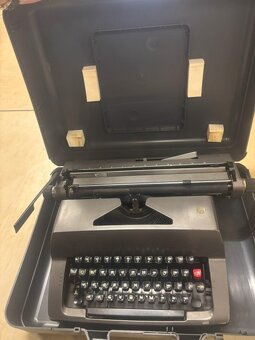 PSACÍ STROJ S KUFŘÍKEM - 3