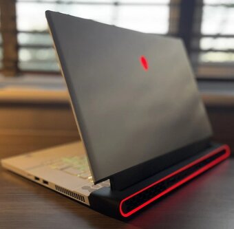 Prodám Dell Alienware m15 R3 - 3