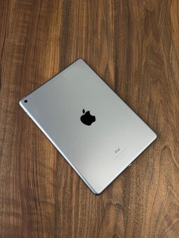 Apple iPad 6. gen 32gb černý, baterie 90% - 3