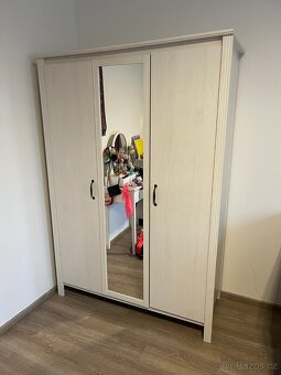 Šatní skříň - 3