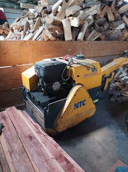 ručně vedený vibrační válec NTC - 3