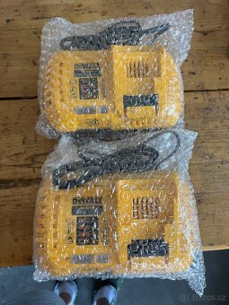 Nova nabijecka Dewalt DCB118 - 3