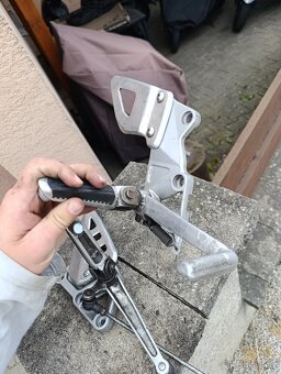 Suzuki TL 1000 S stupačky OEM komplet - 3