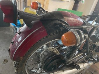 Koupím zadní blatník a nádrž viz foto na ČZ 350 472,4 - 3
