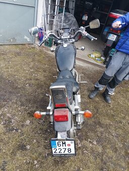 Suzuki Intruder VS 800 - 3