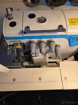 průmyslový šici stroj overlock 5 nitný na 220w - 3