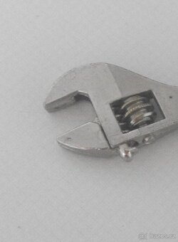 Malý stavitelný klíč jako ozdobný přívěšek - 3