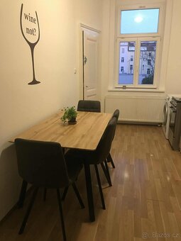 Jídelní stůl - 3