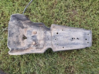 Zadní díl blatníku se světlem Aprilia Pegaso/Tuareg 125 - 3