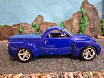 Prodám model 1:18 chevrolet SSR - 3