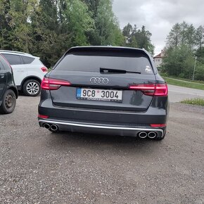 Audi A4, KRÁSNÁ,MAX VÝBAVA,MANUÁL,CENA - 3