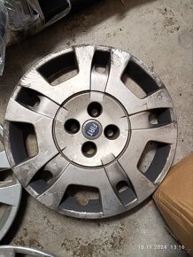 Originální poklice na fiat R15 - 3