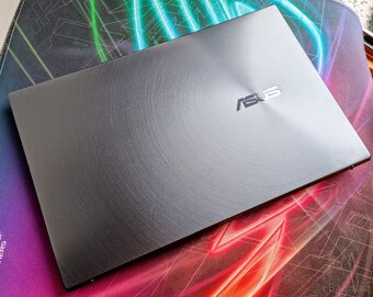 ASUS ZenBook 14 UM425UAZ - 3