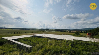 Prodej pozemku 1443 m2 s projektem a hotovými základ, 132665 - 3